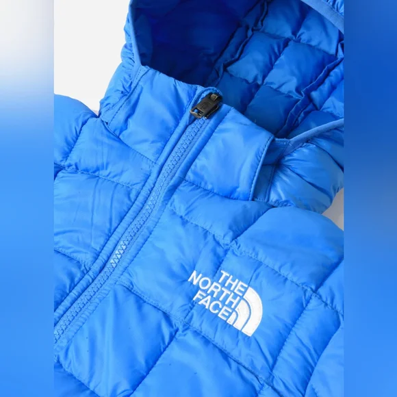 THE NORTH FACE, Boys' ThermoBall™ Hooded Jacket, Optic Blue, Size Extra Small/6. - Picture 2 of 11